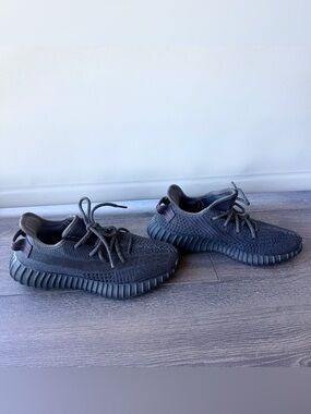 Adidas Yeezy Boost 350 V2 - Black
